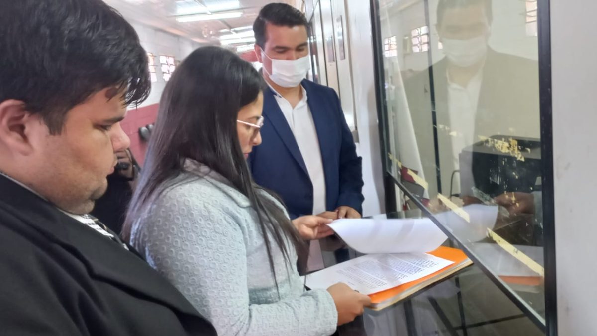 Denuncian a Digno Caballero por lesión de confianza y producción de documentos no auténticos