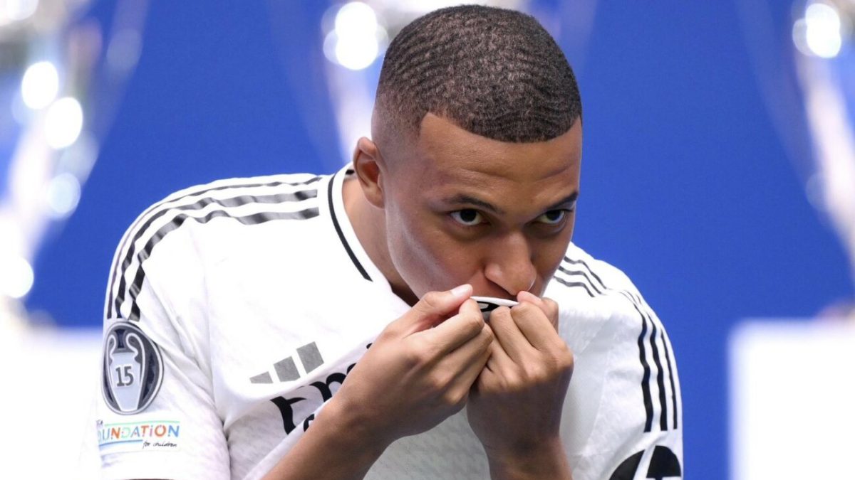 DEPORTES: Mbappé llega al Real Madrid, que lo presenta en un Bernabéu a reventar